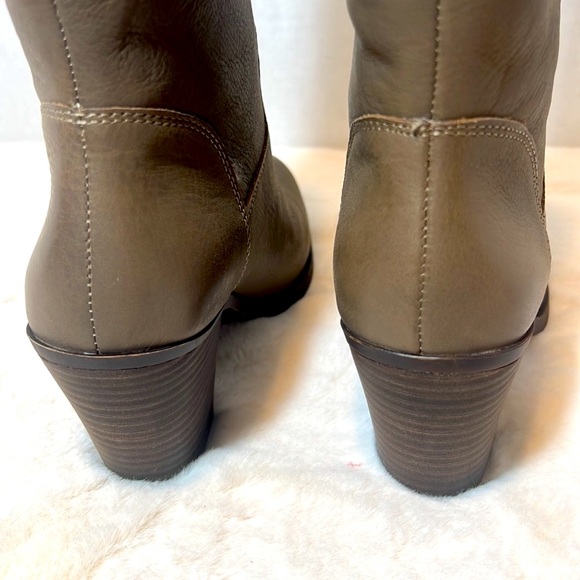 Lucky Brand Embrleigh Women’s Midcalf Boot with stacked heel, taupe, size 7.5 - Picture 7 of 17